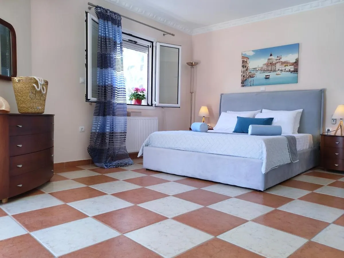 Blue Lagoon Luxury Apartment B2 アルゴストリオン 0*,  ギリシャ