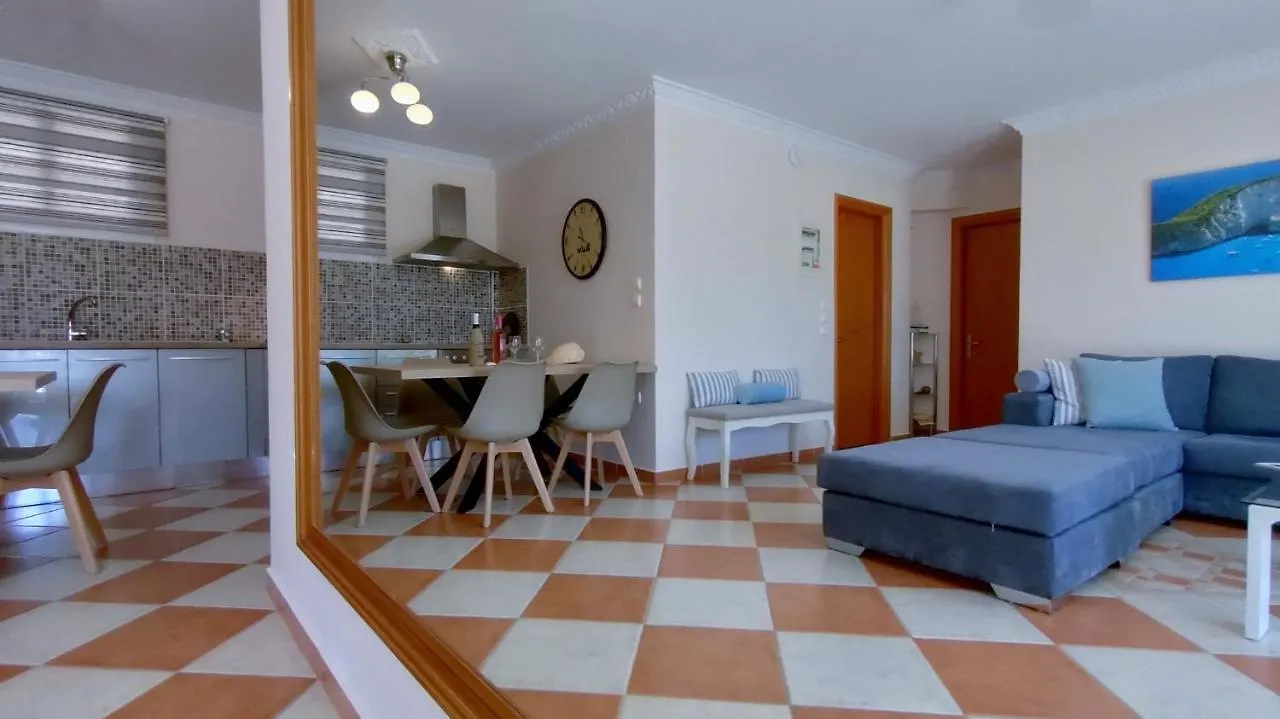 Blue Lagoon Luxury Apartment B2 アルゴストリオン