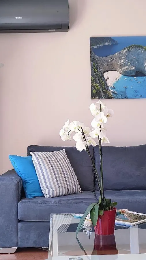 Blue Lagoon Luxury Apartment B2 アルゴストリオン
